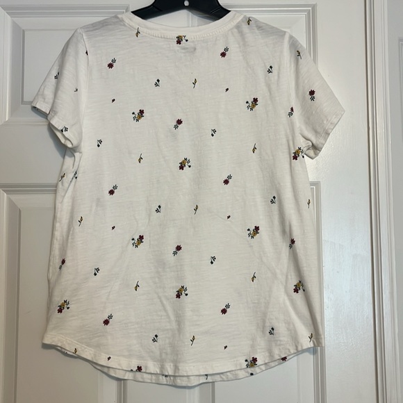 Old Navy Everywear Tee - Picture 4 of 4